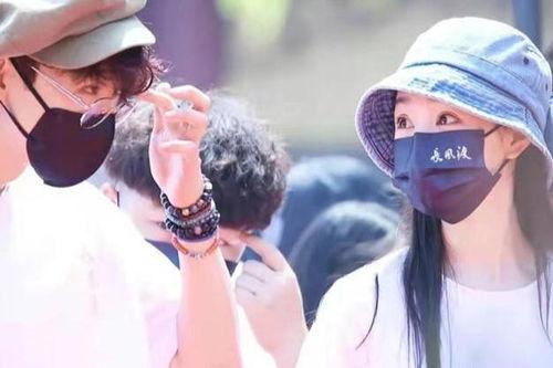 白敬亭宋轶直播爆料最新,揭秘娱乐圈幕后真相